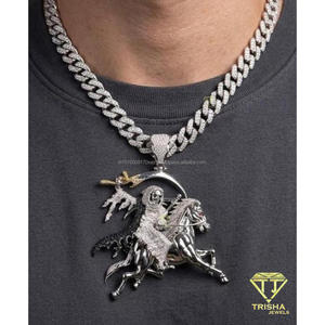 Collar Hip Hop de Plata de Ley 925 con Colgante de Guerrero Oscuro con Diseño de Guadaña y Diamantes de Moissanita - Product Image 4