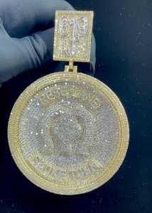 จี้ห้อยคอแบบกำหนดเองประดับเพชรโมอิสซาไนต์ VVS ชุบทอง 18K เงินแท้ 925 สไตล์ฮิปฮอปสุดหรูสำหรับทุกเพศ พร้อมตัวล็อคแบบกำหนดเอง - Product Image 6