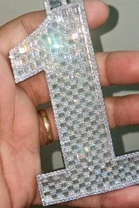 Colgante de Moissanita Plateada Número 1, Estilo Baguette, Totalmente Cubierto de Diamantes, Personalizado con Dígitos, Estilo Hip Hop - Product Image 2