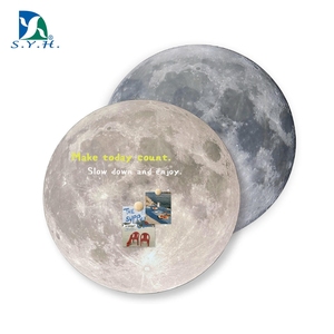 Pizarra Magnética Redonda Moderna con Estampado de Luna para Decoración de Pared - Product Image 1