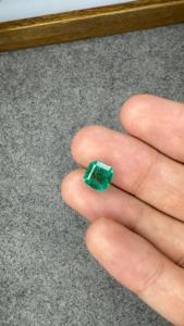 Émeraude naturelle zambienne certifiée GIA de 2,80 carats, taille octogonale, pierre brute pour bagues, pendentifs et fabrication de bijoux fins - Product Image 3