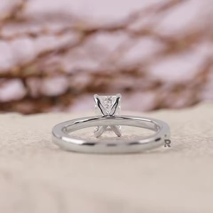 แหวนหมั้นทองคำแท้ 14K ทรงเอเมอรัลด์ ประดับเพชรเพาะเลี้ยงสี E น้ำหนัก 2 กะรัต รับรองโดย IGI แหวนเพชรเม็ดเดี่ยวสำหรับผู้หญิง - Product Image 5
