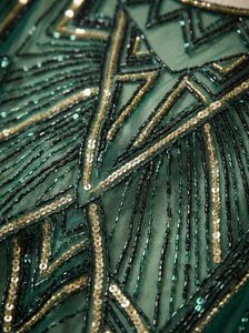 เสื้อแฟลปเปอร์วินเทจยุค 1920 แบบเปิดไหล่ ประดับลูกปัดและเลื่อม พร้อมพู่ห้อยยาว ผลิตจากโพลีเอสเตอร์ 100% เป็นมิตรต่อสิ่งแวดล้อม ระบายอากาศได้ดี ขายส่ง - Product Image 2