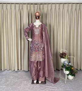 Costume Salwar le plus vendu, parfait pour les fêtes et les mariages. Notre tenue de créateur : haut brodé, Salwar Farsi et Dupatta en soie Gimmy. - Product Image 2