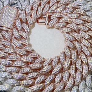 Cadena Cubana de Diamantes Moissanite Elegante y de Alta Gama, Ideal para Regalo de Boda y Fiestas, Disponible para la Venta - Product Image 2