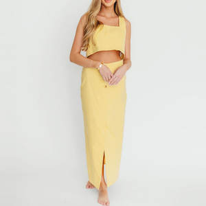 Conjunto de Dos Piezas Personalizable en Color, Falda Hermosa sin Costuras de Alta Calidad, Top Corto sin Mangas con Cuello en V y Falda Plisada - Product Image 1