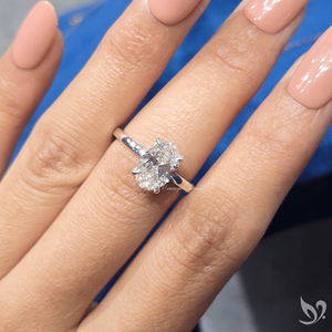 แหวนแต่งงานเพชรทรงรี 2 กะรัต รับรองโดย IGI เพชรเพาะเลี้ยงแบบโซลิแทร์ ประดับด้วยวงแหวนรอบนอกแบบซ่อน |   แหวนแต่งงานทองคำแท้ 10k - Product Image 4