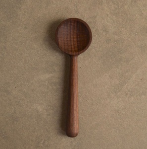 Cuillère en bois faite à la main, cuillère à soupe en bois naturel, ustensile de cuisine rustique, cuillère de cuisine écologique, accessoire de table - Product Image 3