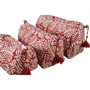 Ensemble de 3 trousses de maquillage matelassées en coton indien fait main, style japonais, imprimé floral, qualité supérieure, vente en gros - Product Image 1