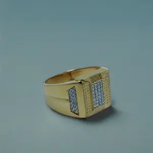 Bague élégante en or 22 carats, design lourd et stylé, bijoux de luxe pour homme avec panneau central en diamant et bande perforée - Product Image 3