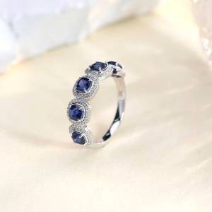 Bague d'éternité géométrique en moissanite plaquée rhodium, taille coussin, sertie à griffes, pour mariage et anniversaire, personnalisable - Product Image 4