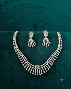 Parure de bijoux plaquée bicolore avec collier en diamant américain taille radiant et boucles d'oreilles assorties, style ethnique pour soirée, vente en gros - Product Image 5