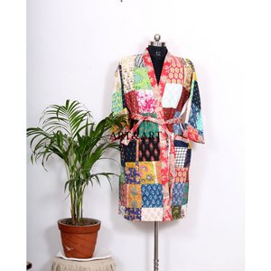 Nuevo Kimono Vintage de Seda con Parches Kantha, Bata Reciclada con Cinturón, Ropa de Dormir para Mujer - Product Image 1
