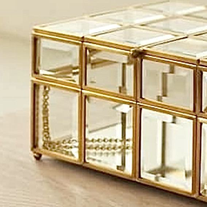 Caja Organizadora de Joyas con Marco Rectangular de Metal Dorado, Espejo de Vidrio Biselado, Diseño Moderno y Lujoso, Tamaño y Forma Personalizables - Product Image 4