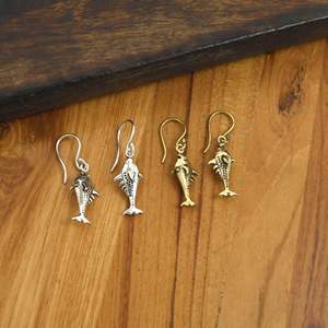 Pendientes Colgantes de Latón con Forma de Pez para Mujer |   Pendientes de Gancho con Forma de Pez en Oro y Plata Antiguos |   Fabricante de Joyería de Latón Personalizada OEM ODM - Product Image 4