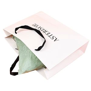 Sacs de luxe personnalisés avec logo, en papier couché sérigraphié, en matériaux recyclés, avec poignées, pour la vente en magasin de vêtements et de chaussures - Product Image 1