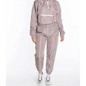 Ensemble de survêtement coupe-vent unisexe personnalisé pour l'été, style hip-hop, OEM, léger, respirant, pour l'extérieur, logo personnalisé INNOVEARS - Product Image 3