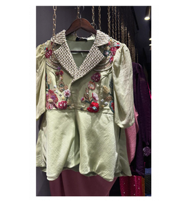 ชุดเซ็ตสีเขียวพาสเทลหลากสีสัน ดีไซน์หรูหรา เสื้อแขนสั้นผ้าออร์แกนซ่า จับคู่กับกางเกงทรงบานพลิ้วไหว เหมาะสำหรับงานปาร์ตี้ แฟชั่นทันสมัย สไตล์อินโดเวสเทิร์น - Product Image 1