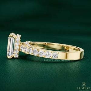 Bague de fiançailles en or 9KT 10KT 14KT 18KT avec moissanite taille émeraude, pavé de diamants de laboratoire, solitaire, plaqué rhodium, luxe - Product Image 2
