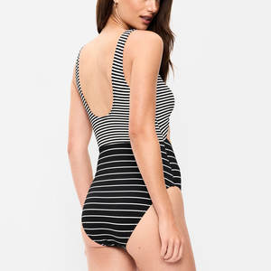 Maillots de bain une pièce pour femmes imprimés sur mesure, sans manches, à prix raisonnable, en vente - Product Image 2