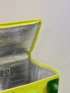 กระเป๋าเก็บความเย็นแบบใช้ซ้ำได้ ผลิตจากผ้าไม่ถักทอ PP เป็นมิตรกับสิ่งแวดล้อม สำหรับใส่อาหารกลางวัน  แบบกันน้ำ ใช้แล้วทิ้ง ผลิตในเวียดนาม ขายดี - Product Image 6