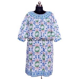 Vestido Mini de Mujer, Ecológico, Lavable, Transpirable, de Punto de Algodón, con Estampado Floral, Manga Corta, Forro Fruncido, Botones, Moderno - Product Image 1