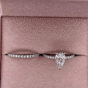 Anillo de compromiso con diamante cultivado en laboratorio de corte pera de 1.70 TCW con halo oculto y banda de boda a juego con diamantes redondos - Product Image 4