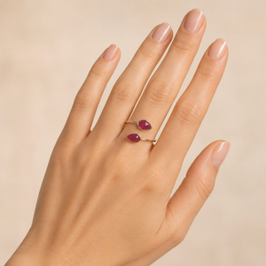 Bague en argent 925 sterling faite à la main, réglable, avec deux pierres serties en clos, garnet rouge en forme de poire 6 x 9 mm - Product Image 4
