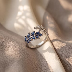 Bague Feuille de Saphir Bleu, Pierre Précieuse Taille Marquise, Bijou Botanique en Argent, Bague de Mode Élégante pour Femme, Vente en Gros - Product Image 4