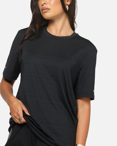 Nouveau T-shirt décontracté noir à col rond, ample et respirant, anti-rides, écologique, en polyester/coton doux pour femme - Product Image 4