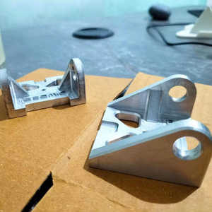 Composants de support en acier inoxydable usinés sur mesure par CNC avec brochage, fraisage VMC et électroérosion à fil pour pièces de machines industrielles - Product Image 1