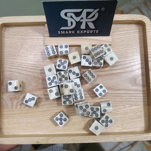 En gros, ensemble de dés de jeu carrés en os de buffle, artisanaux et naturels, pour jeux de société, jeux de table et collectionneurs - Product Image 1