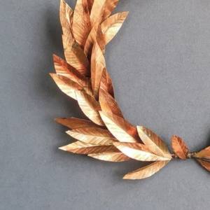 พวงหรีดใบลอเรลโลหะทองแดงโบราณทำมือ ตกแต่งผนังสไตล์โรมันสุดหรู ของประดับตกแต่งคริสต์มาสสำหรับตกแต่งบ้านสไตล์ยุโรป - Product Image 6