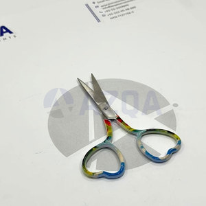 Tijeras de Bordado con Forma de Corazón Coloridas, de Acero Inoxidable, con Hoja Recta Afilada, para Cortar Hilo, Herramienta de Costura y Manualidades - Product Image 4