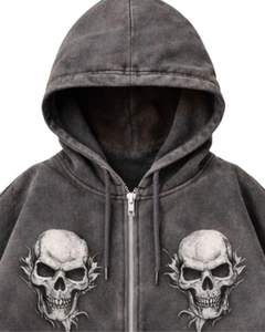 Sudadera con capucha gris oscuro personalizada con cremallera, lavado ácido, estampado de doble calavera en la manga, estilo streetwear oversize de algodón y felpa. - Product Image 6