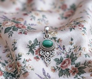 Pendentif en malachite naturelle, argent sterling 925, collier vintage bohème fait à la main, charme en pierres précieuses, bijoux pour femmes, cadeau pour maman, sœur - Product Image 6