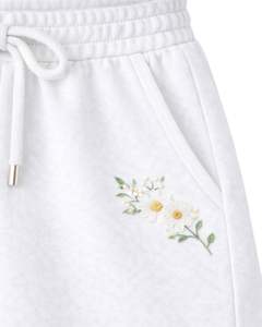 Ensemble décontracté deux pièces pour femme : débardeur court côtelé et short à cordon de serrage, blanc pur avec broderie florale, personnalisable - Product Image 6
