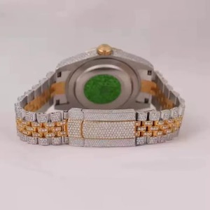 Reloj de Lujo para Mujer de Acero Inoxidable con Diamantes Incrustados, Esfera Dorada, Movimiento de Cuarzo Analógico con Fecha, Caja Redonda de 30 mm, Cierre Plegable - Product Image 3