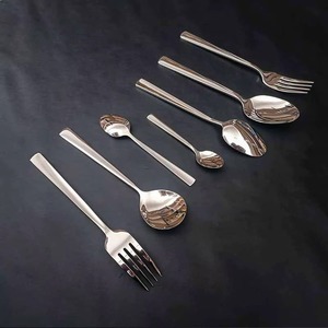 Juego de cubiertos de acero inoxidable de alta calidad con un elegante acabado pulido a espejo que mejora la experiencia gastronómica en general. - Product Image 3