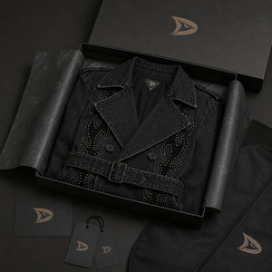 Gabardina de Mezclilla de Lujo con Apliques de Pedrería para Hombre, Estilo Gótico, Negra, Larga, con Doble Botonadura y Cinturón - Product Image 5