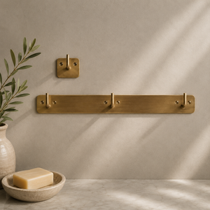 Porte-manteau mural en métal style rail, finition laiton antique, quatre crochets, idéal pour l'organisation élégante de la salle de bain et de l'entrée - Vente chaude - Product Image 1