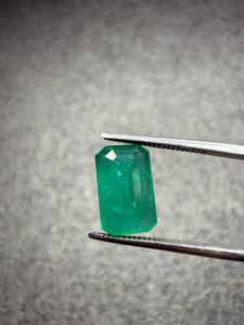 Émeraude naturelle zambienne de 3,21 carats, taille octogonale, pierre précieuse verte de qualité supérieure pour la vente en gros de bijoux fins - Product Image 2