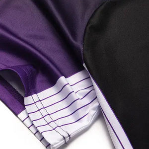 Nuevo uniforme de voleibol para hombre hecho a medida con diseño personalizado e impresión de logotipo, de secado rápido y transpirable. - Product Image 4