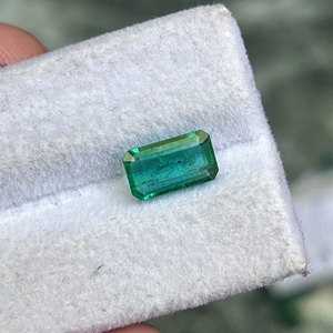Esmeralda Zambiana Natural de Alta Calidad, 1.15 Quilates, Verde Intenso, Facetada, Piedra Suelta para Fabricación de Joyería - Product Image 2