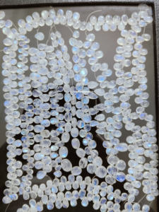 Cuentas en forma de pera facetadas de piedra lunar blanca llamativa, cuentas de piedra lunar blanca Natural, cuentas de Briolette de piedra lunar, joyería hecha a mano - Product Image 3