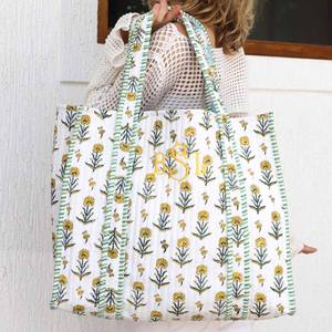 Sac fourre-tout matelassé en coton rose pâle, imprimé floral au bloc, grand sac fourre-tout réversible en coton, sac de voyage, sacs fourre-tout pour femmes - Product Image 3