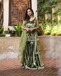 Ensemble Kurti Sharara court en velours vert olive pour femme, broderie Zari lourde, dupatta en organza, micro-coton à séchage rapide - Product Image 3