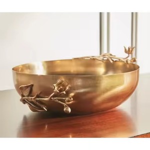 Bol de service haut de gamme en acier martelé, rond, avec poignée en forme d'arche florale dorée, pour salsa, trempettes et événements traiteur - Product Image 2