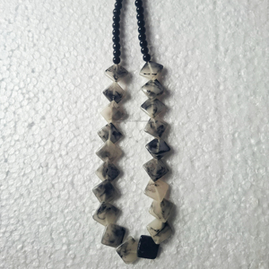 Collar de Resina Epoxi con Colgante de Diseño Simple, Joyería de Moda para Mujeres y Niñas, Fabricante Mayorista - Product Image 1