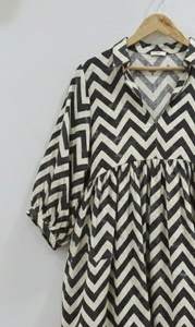 Vestido Midi Transpirable Ecológico Teñido a Mano 100% Algodón para Mujer |   Estampado floral, cuello en V, mangas abullonadas, silueta en A, natural - Product Image 2